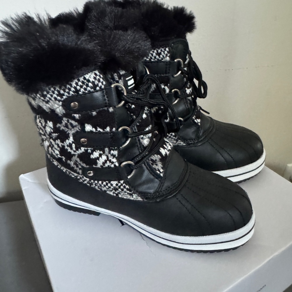 Dream Pairs Black and White Kids Boots